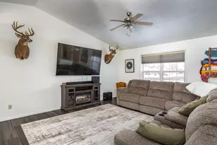 W5479 Hidden Trail Ln, Appleton, WI 54915 - Photo 2