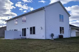 1574 Pond View Dr, Neenah, WI 54956 - Photo 2