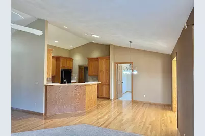 525 W Wayfarer Court, Appleton, WI 54913 - Photo 4