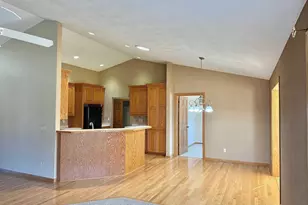 525 W Wayfarer Ct, Appleton, WI 54913 - Photo 4