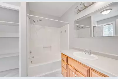 407 E Irving Avenue, Oshkosh, WI 54901 - Photo 8