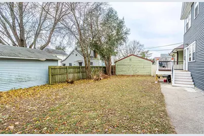 407 E Irving Avenue, Oshkosh, WI 54901 - Photo 24