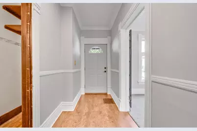 407 E Irving Avenue, Oshkosh, WI 54901 - Photo 12