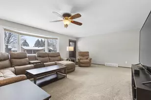 1729 N Blossom Dr, Appleton, WI 54914 - Photo 14