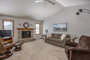 W6032 Cornflower Dr, Appleton, WI 54915 - Photo 2