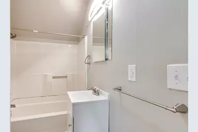 907 Jackson Street, Oshkosh, WI 54901 - Photo 10