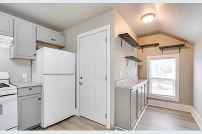 907 Jackson Street, Oshkosh, WI 54901 - Photo 6
