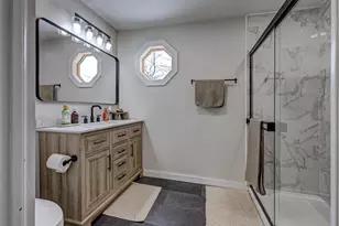 8560 E Ct St, Mukwa, WI 54961 - Photo 16