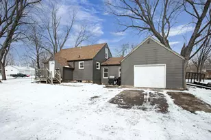8560 E Ct St, Mukwa, WI 54961 - Photo 2