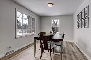 8560 E Ct St, Mukwa, WI 54961 - Photo 10