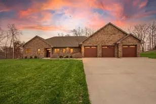 272 Lost Ridge Ct, Green Bay, WI 54302 - Photo 2