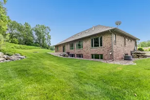 272 Lost Ridge Ct, Green Bay, WI 54302 - Photo 4