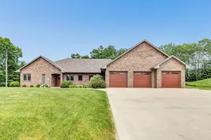 272 Lost Ridge Ct, Green Bay, WI 54302 - Photo 1