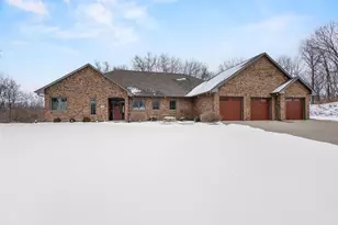 272 Lost Ridge Ct, Green Bay, WI 54302 - Photo 1