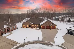 272 Lost Ridge Ct, Green Bay, WI 54302 - Photo 4