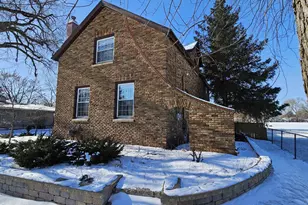 1717 Knapp St, Oshkosh, WI 54902 - Photo 2