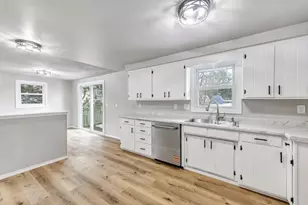 2615 Woodridge Ln, Green Bay, WI 54304 - Photo 8