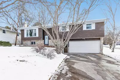 2615 Woodridge Lane, Green Bay, WI 54304 - Photo 2