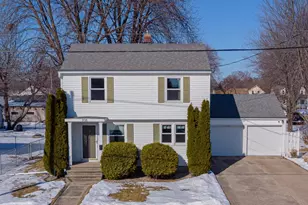 908 8th St, Menasha, WI 54952 - Photo 1