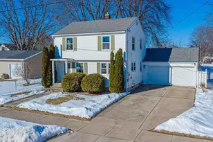 908 8th St, Menasha, WI 54952 - Photo 2