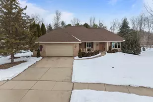 2104 Stafford Ln, Kaukauna, WI 54130 - Photo 2