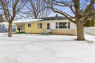 124 N Wood Ave, Peshtigo, WI 54157 - Photo 2