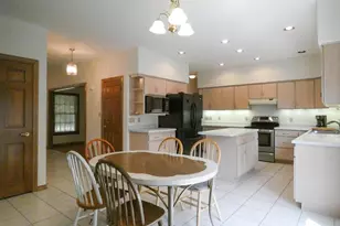 125 E Wayfarer Ln, Appleton, WI 54913 - Photo 4