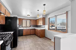 112 Yale St, Green Bay, WI 54303 - Photo 2