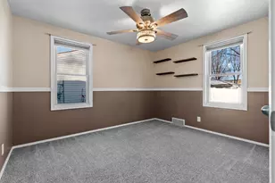 464 Oaklawn Ave, Green Bay, WI 54304 - Photo 12