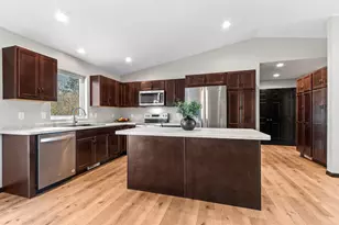 1920 Southland Ln, New London, WI 54961 - Photo 8