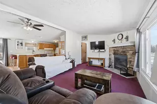 882 Lilac Rd, Little Suamico, WI 54141 - Photo 2