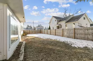 847 Frederick St, Oshkosh, WI 54901 - Photo 2