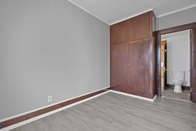 908 W 10th Avenue, Oshkosh, WI 54902 - Photo 16