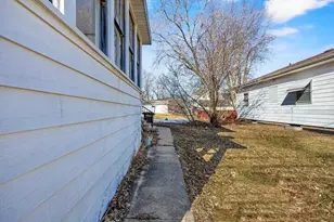 908 W 10th Ave, Oshkosh, WI 54902 - Photo 28