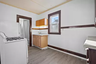 908 W 10th Avenue, Oshkosh, WI 54902 - Photo 4