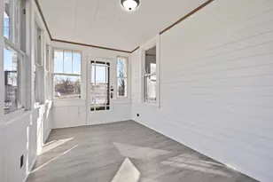 908 W 10th Ave, Oshkosh, WI 54902 - Photo 12