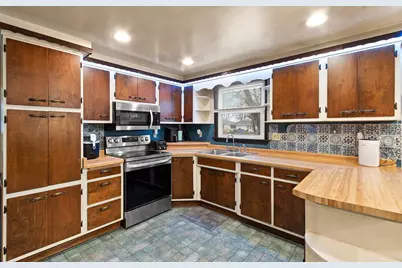 684 Lida Lane, Green Bay, WI 54304 - Photo 8