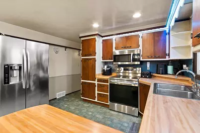 684 Lida Lane, Green Bay, WI 54304 - Photo 10