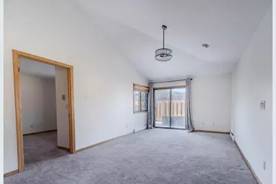 1377 W 18th Avenue, Oshkosh, WI 54902 - Photo 4