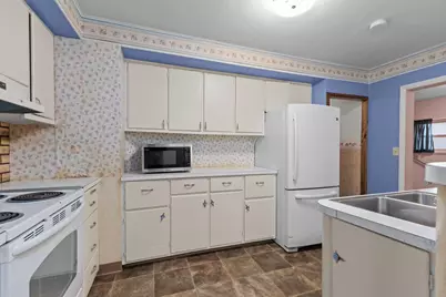 425 S Main Street, Iola, WI 54945 - Photo 8