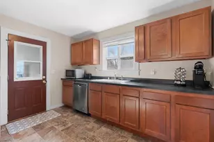 1214 Grand St, Oshkosh, WI 54901 - Photo 10