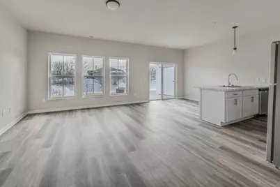 1068 W 20th Avenue, Oshkosh, WI 54902 - Photo 4