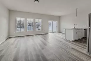 1068 W 20th Ave, Oshkosh, WI 54902 - Photo 4