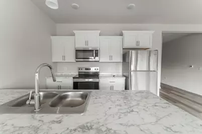 1068 W 20th Avenue, Oshkosh, WI 54902 - Photo 8