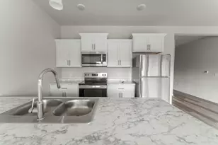 1068 W 20th Ave, Oshkosh, WI 54902 - Photo 8