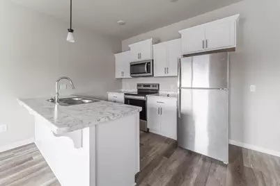 1068 W 20th Avenue, Oshkosh, WI 54902 - Photo 6