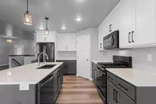 1748 Bridge Port Cir, De Pere, WI 54115 - Photo 6