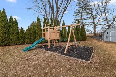 2012 Roberts Avenue, Oshkosh, WI 54904 - Photo 32