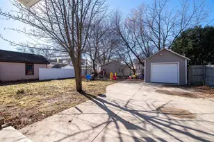 561 Bowen St, Oshkosh, WI 54901 - Photo 20