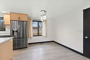 2343 Yellowstone Dr, Green Bay, WI 54311 - Photo 8